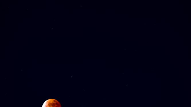 湖南长沙月全食红月亮血月月掩天王星延时摄影