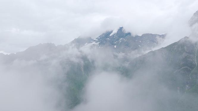 川西自然风光山谷云雾雪山实拍航拍大气唯美视频