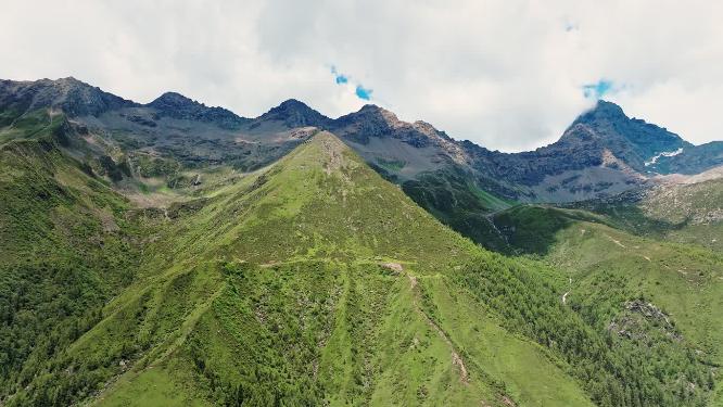 川西四姑娘山壮观大气自然风光航拍视频