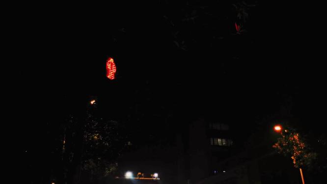 夜晚人行红绿灯