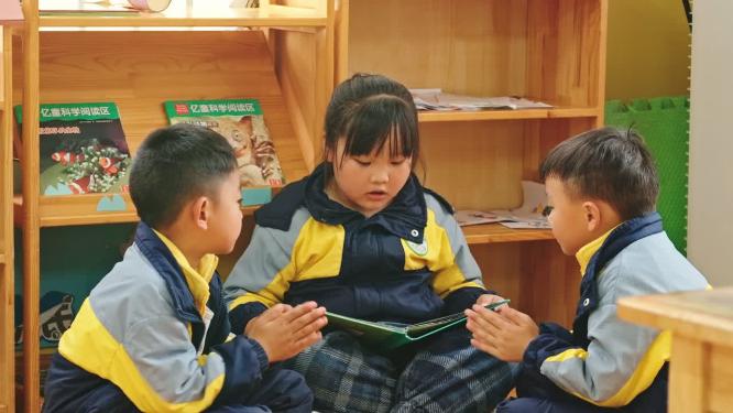 4k实拍幼儿园儿童讲故事