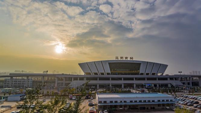 8k云南昆明南站高铁站日落延时素材