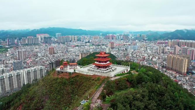 4k航拍广西岑溪市东山公园与城市