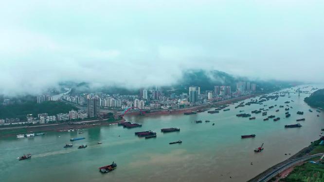 4k航拍广西梧州西江万秀区港口码头鸳江大桥