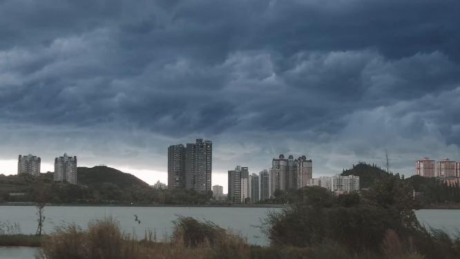 4k实拍乌云密布暴雨来临