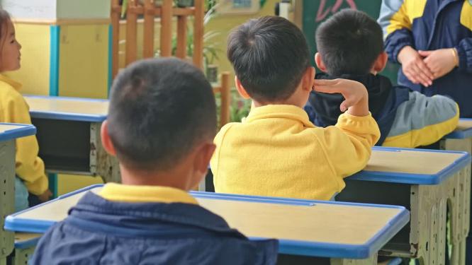 4k实拍幼儿园大班上课认识小学