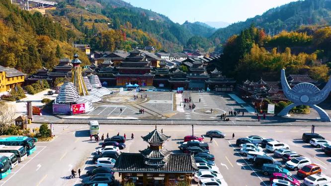 4k航拍肇兴侗寨游客接待中心广场