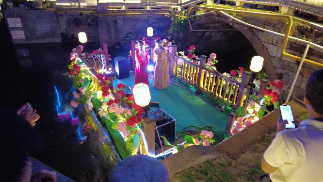 郴州裕后街郴江河面花船表演古装美女唱歌灯光夜景