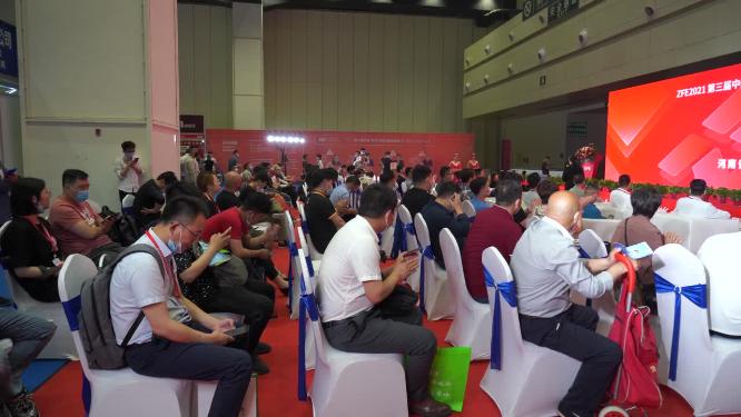 大型展会国际连锁加盟展会观众人流现场