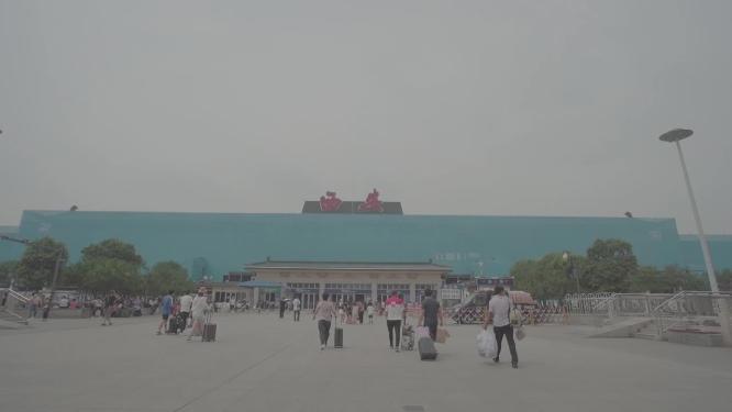 火车站疫情防控安检检查工作镜头合集