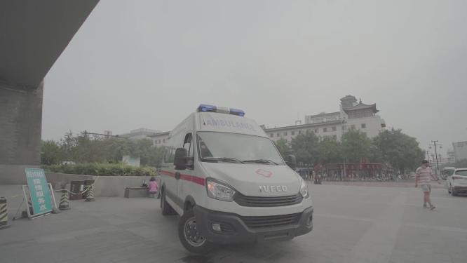 火车站疫情防控安检检查救护车工作镜头合集