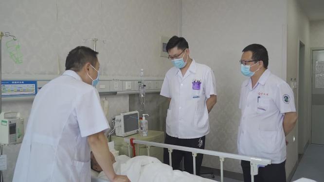 医院骨科医生临床查看病情镜头合集