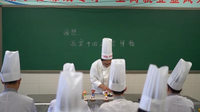 学校技术学校面塑课堂老师讲课