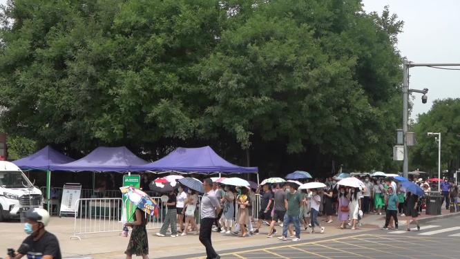 2022年全国高考西安高考考生走进考场