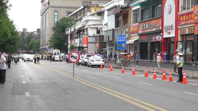 2022年全国高考西安高考考生走进考场