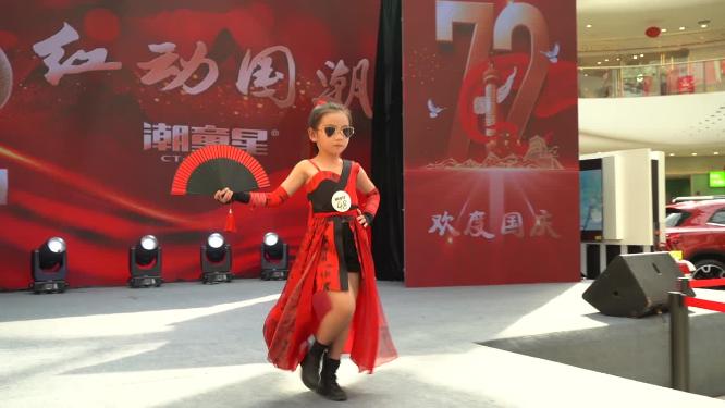 儿童男女时装服装衣服T台走秀