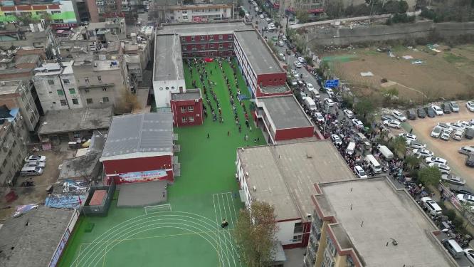 西安疫情学校学生排队做核酸航拍抗击疫情