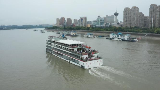 长江三峡10号旅游船