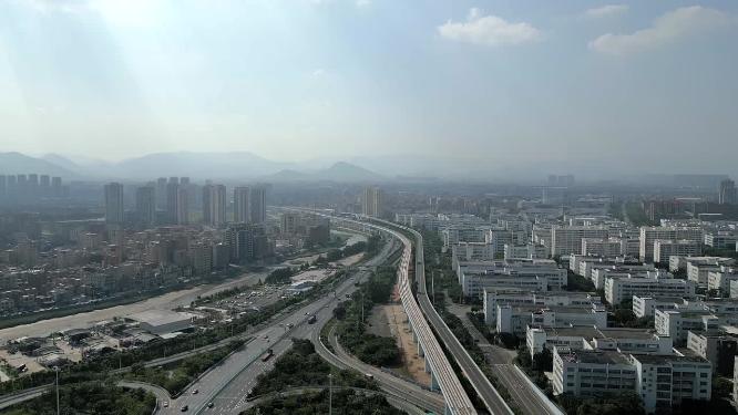 航拍建设中厦门地铁四号线和同安立交
