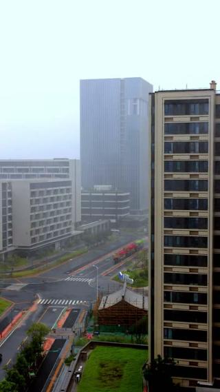 台风天城市建筑风雨延时