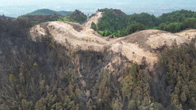 山火后的重庆北碚缙云山隔离带航拍