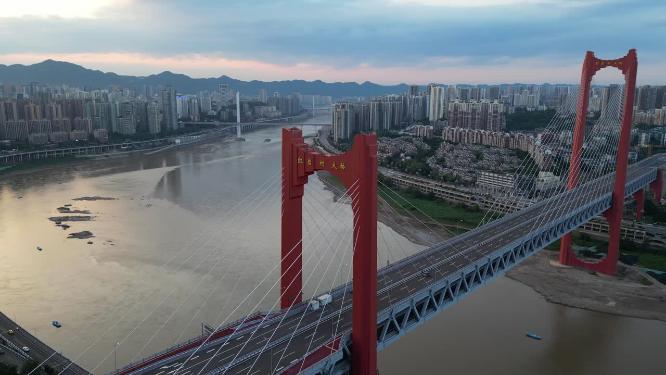 建设中的重庆红岩村嘉陵江大桥美景航拍