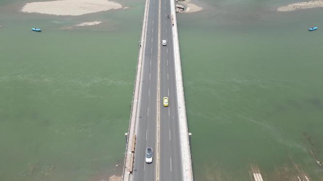 重庆北碚嘉陵江大桥公路车流航拍