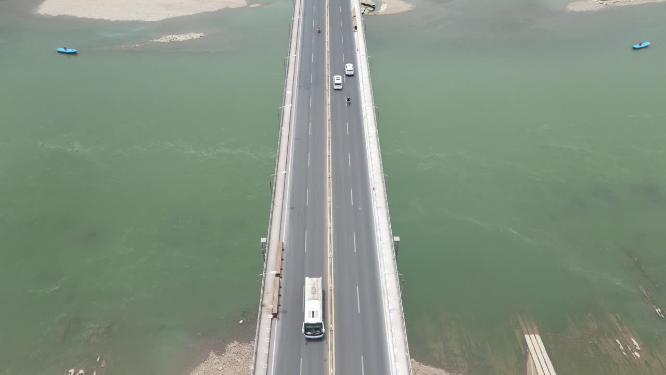 重庆北碚嘉陵江大桥公路车流航拍