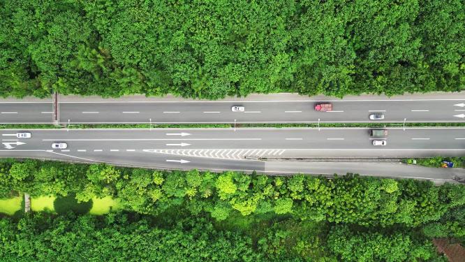 重庆北碚原生态绿色公路车流航拍