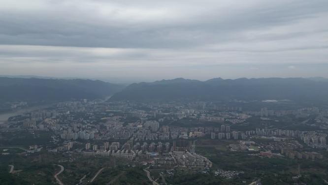 俯瞰重庆缙云山脉与北碚嘉陵江自然风光