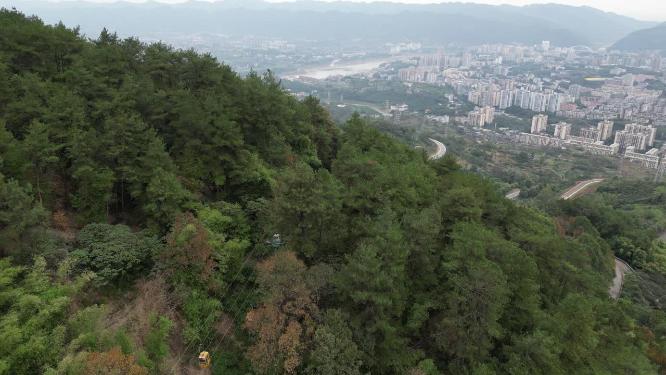俯瞰重庆缙云山脉与北碚嘉陵江自然风光