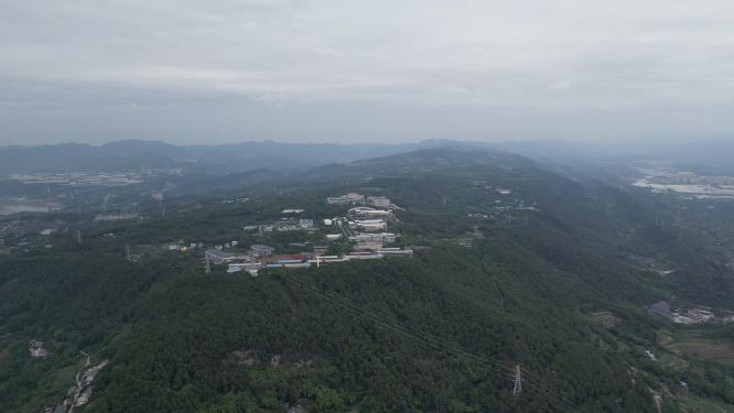 俯瞰重庆缙云山脉与北碚嘉陵江自然风光