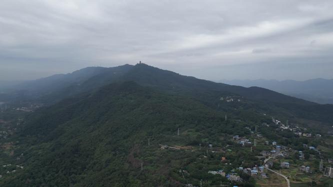 俯瞰重庆缙云山脉与北碚嘉陵江自然风光