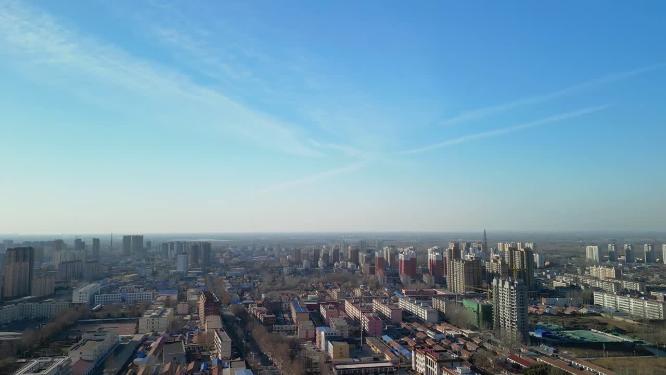 4K航拍北方冬天的小城市建筑街道天际线