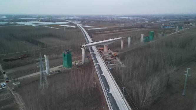 4K航拍建设中的R1线雄安-大兴快线工程