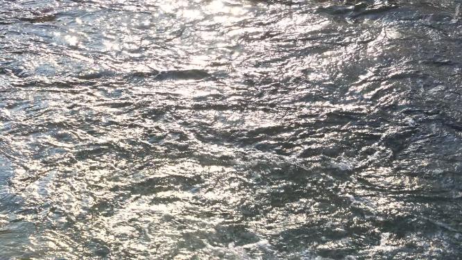 4K波光粼粼的水流-冬天河水解冻
