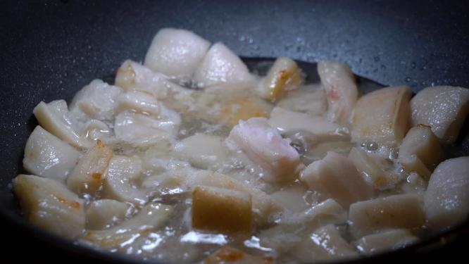 熬猪油做油渣