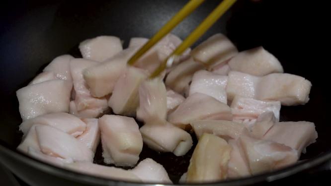 熬猪油做油渣