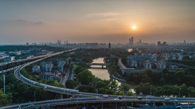 日光下的南京大报恩寺延时
