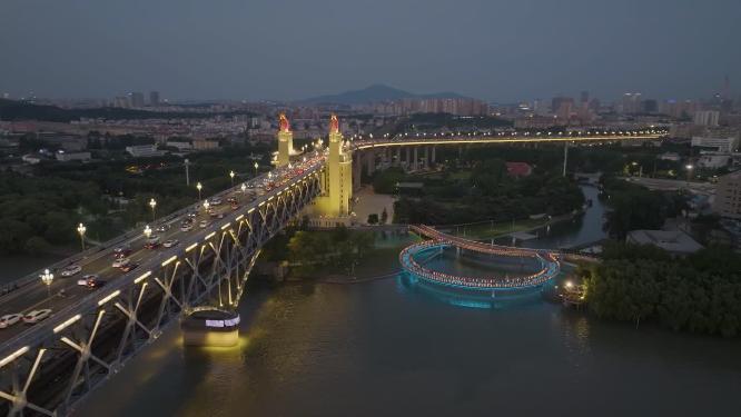 航拍落日晚霞下的南京长江大桥风光