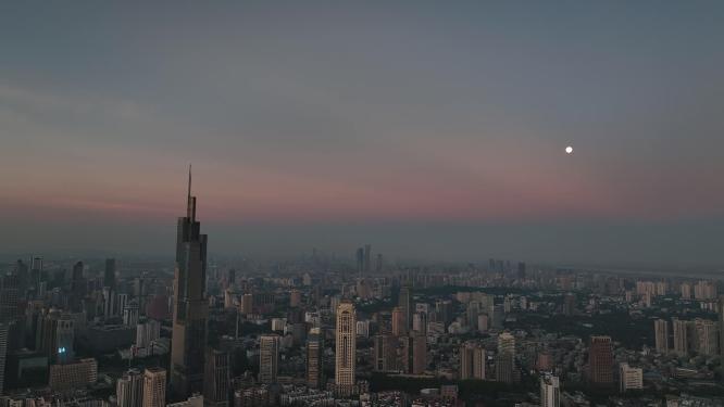  航拍南京玄武湖市区日出