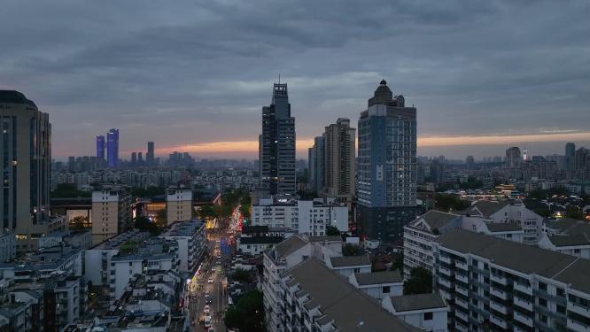 航拍落日晚霞下的南京城市风光