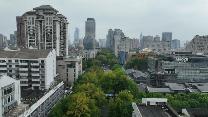 航拍繁忙的城市道路车流车辆