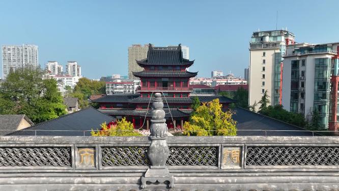 航拍秋日里的南京毗卢寺风光