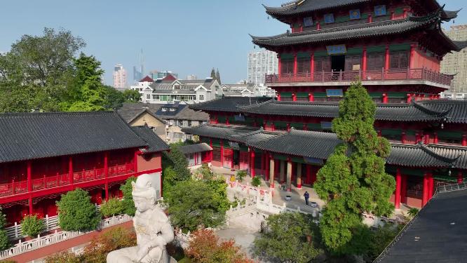航拍秋日里的南京毗卢寺风光
