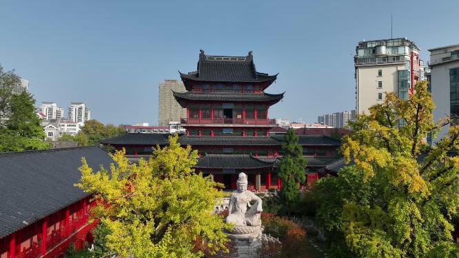 航拍秋日里的南京毗卢寺风光