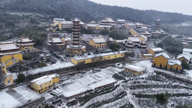 航拍南京宏觉寺雪景