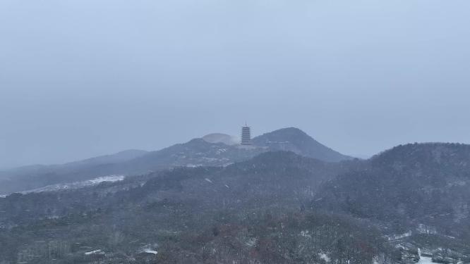 航拍南京牛首山风景区雪景