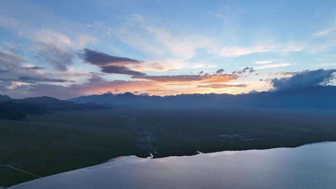 中国新疆赛里木湖夏季风景