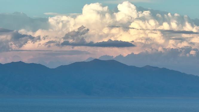 中国新疆赛里木湖夏季风景